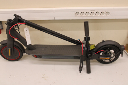 SALE OUT. Xiaomi Mi Electric Scooter Pro 2 (Black) | Xiaomi Mi Electric Scooter Pro 2 | 600 W | 25 km/h | 3 month(s) | Black | USED, SCRATCHED, DIRTY, MISSING INNER PACKAGING
