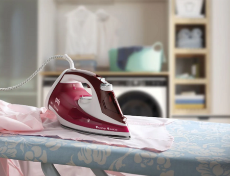 Gorenje Steam Iron SIH2200RBC Steam Iron, 2200 W, Water tank capacity 280 ml, Continuous steam 30 g/min, Red/White, Auto power off