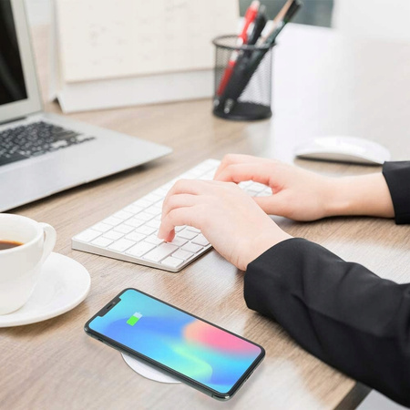 ŁADOWARKA INDUKCYJNA BIURKOWA CHOWANA + HUB 2xUSB